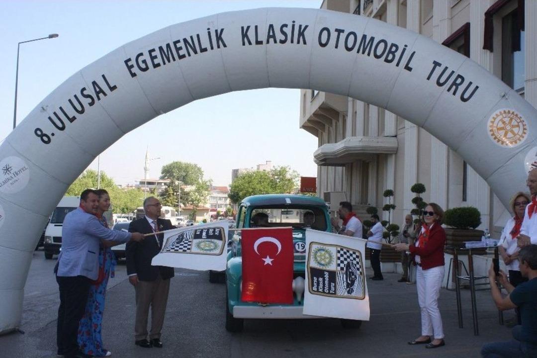 Klasik Otomobiller Hasta &Ccedil;ocuklar İ&ccedil;in Yolda