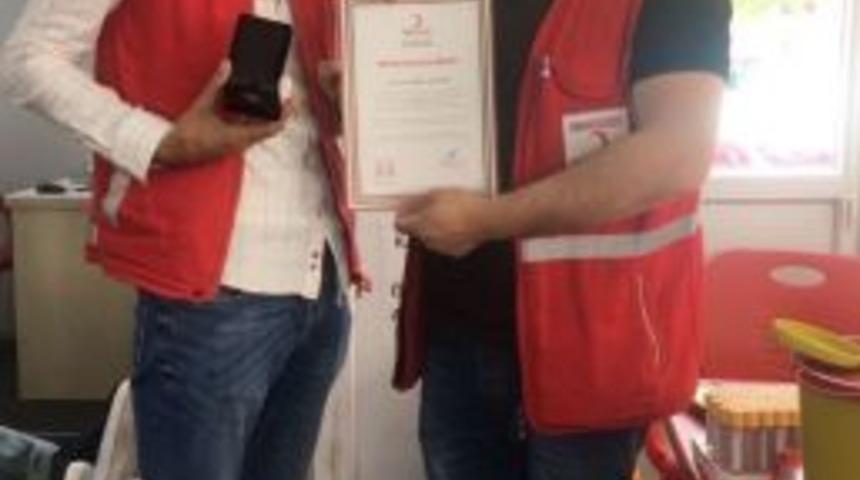 Kızılay&rsquo;dan Kan Bağış&ccedil;ılarına Madalya