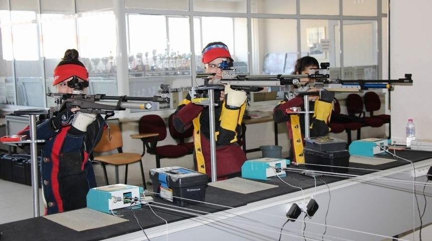 Manisalı Atıcılar Milli Takım İ&ccedil;in Hazırlanıyor