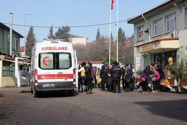 (özel) Meslek Lisesinde Yapılan Boya, 17 Öğrenciyi Hastanelik Etti