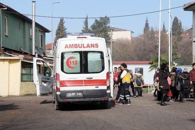 (özel) Meslek Lisesinde Yapılan Boya, 17 Öğrenciyi Hastanelik Etti