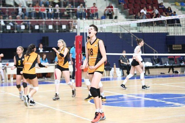 Vakıfbank A Takımı’na Altyapıdan 3 Yeni Oyuncu