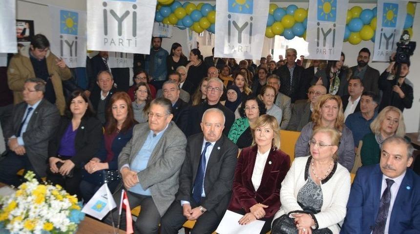 İyi Parti S&ouml;ke&rsquo;de İl&ccedil;e Kongresini Yaptı