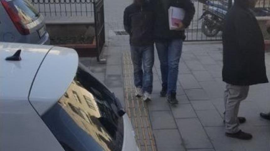 Kuşadası&rsquo;nda Polis Hırsızlık Zanlısı 2 Kişiyi Yakaladı