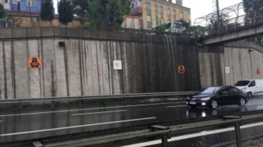 İstanbul&rsquo;da G&uuml;neşli Ve Yağışlı Hava Bir Arada