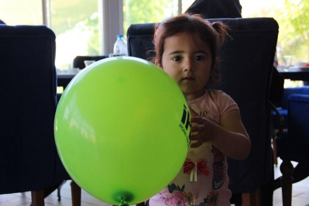 Yetim &Ccedil;ocuklar Kahvaltıda Bir Araya Geldi