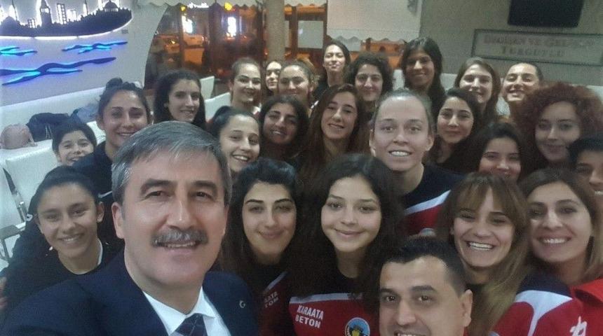 Başkan Şirin&rsquo;den Kadın Futbol Takımına Destek