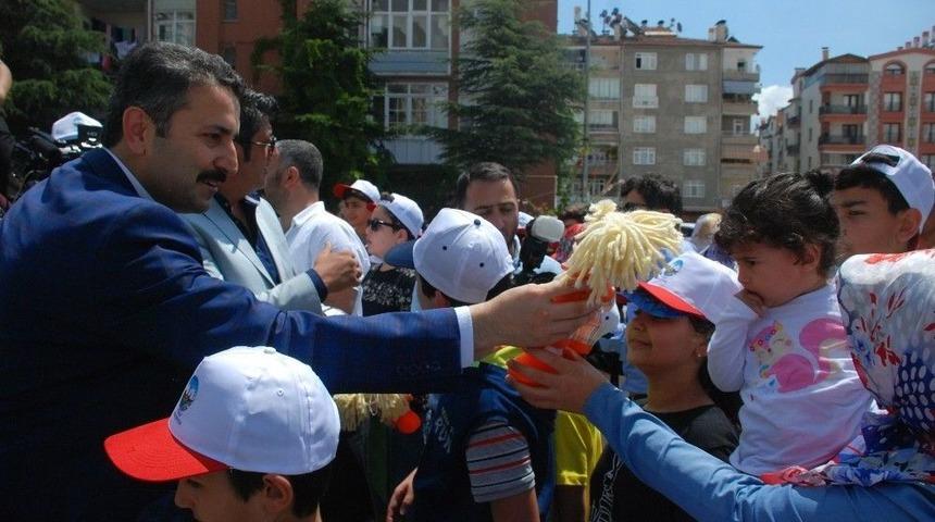 Şehri Temiz Tutmaya Yardımcı Olan Miniklere &Ouml;d&uuml;l