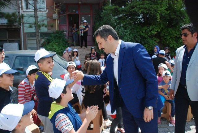 Şehri Temiz Tutmaya Yardımcı Olan Miniklere Ödül