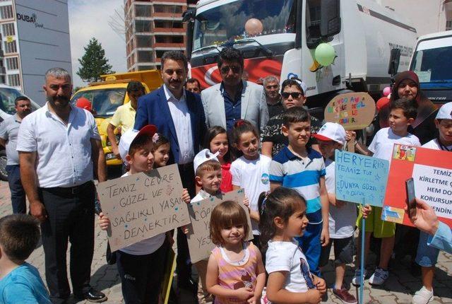 Şehri Temiz Tutmaya Yardımcı Olan Miniklere Ödül