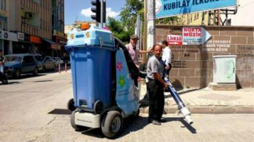 Robot Filler Kahta Caddelerini Temizlemeye Başladı