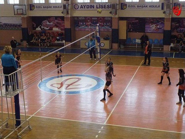 Gazipaşa Ortaokulu Küçük Kızlar Voleybol Takımı İl Şampiyonu Oldu