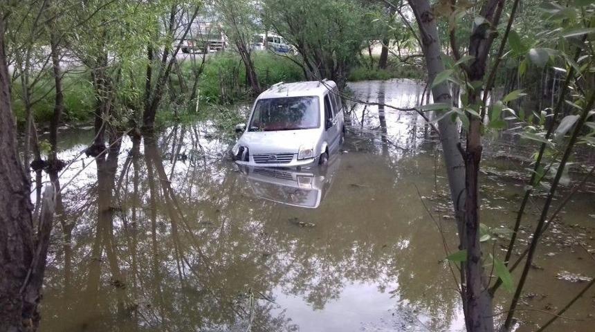 Nişan Törenine Giden Aile Gölete Uçtu