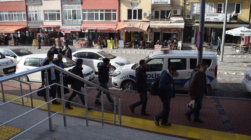 Fet&ouml;&rsquo;den G&ouml;zaltına Alınan 7 Kişi Adliyeye Sevk Edildi