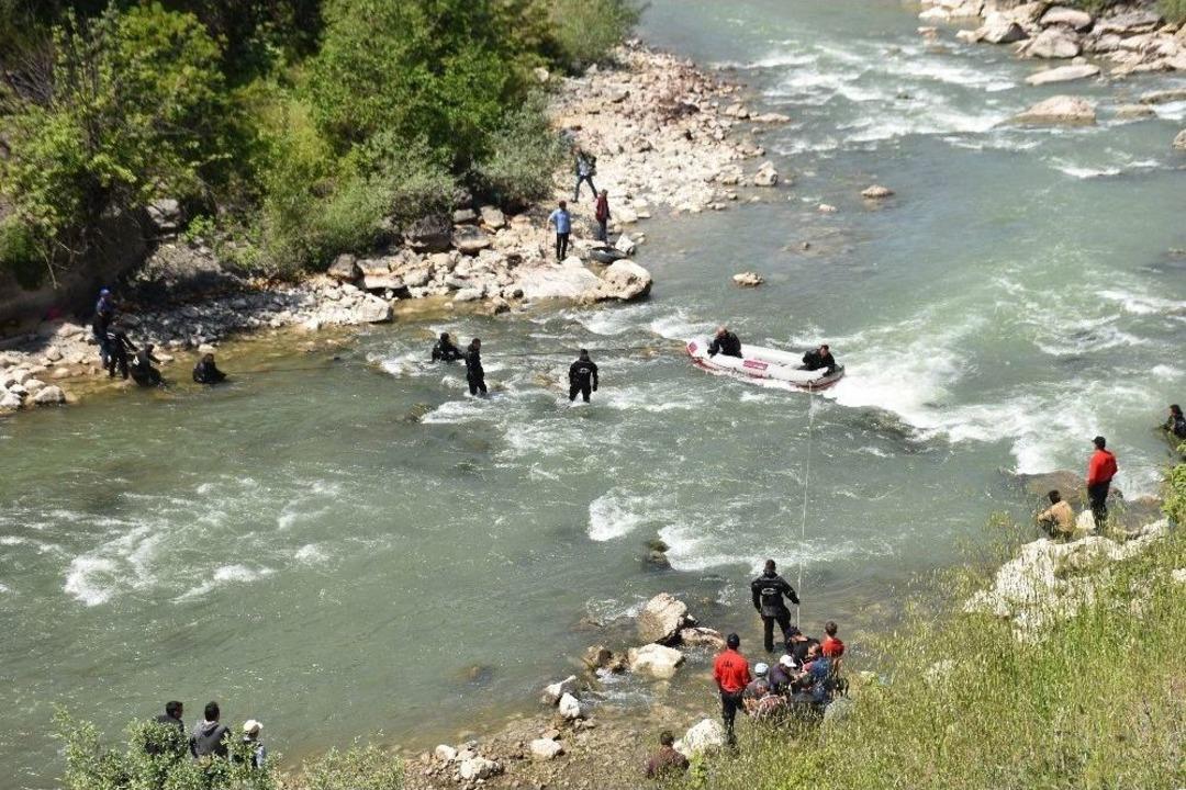 Kelkit &Ccedil;ayı&rsquo;nda Kaybolan Muhtarı Jak Ekibi Arıyor