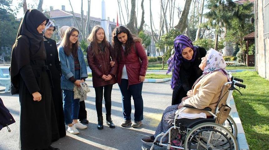 Dar&uuml;laceze Sakinleri &Ouml;ğrencilerle Ebru Yaptı