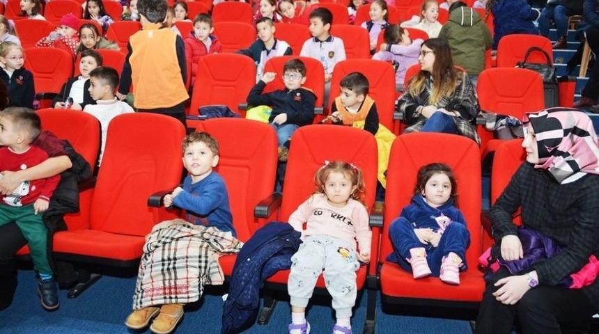 Kırmızı Başlıklı Kız Çocukların Beğenisini Kazandı