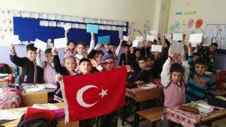 Minik Eller Mehmetçik İçin Kaleme Sarıldı