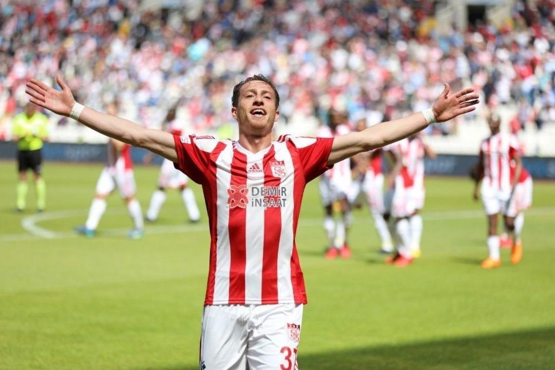 Spor Toto S&uuml;per Lig: D.g. Sivasspor: 1 - Gen&ccedil;lerbirliği: (ilk Yarı)