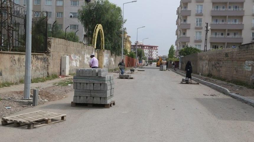 Silopi’de Kaldırım Çalışmaları Devam Ediyor