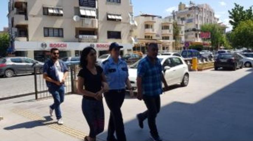 Kadın Hırsızlık Ş&uuml;phelisi Kıskıvrak Yakalandı