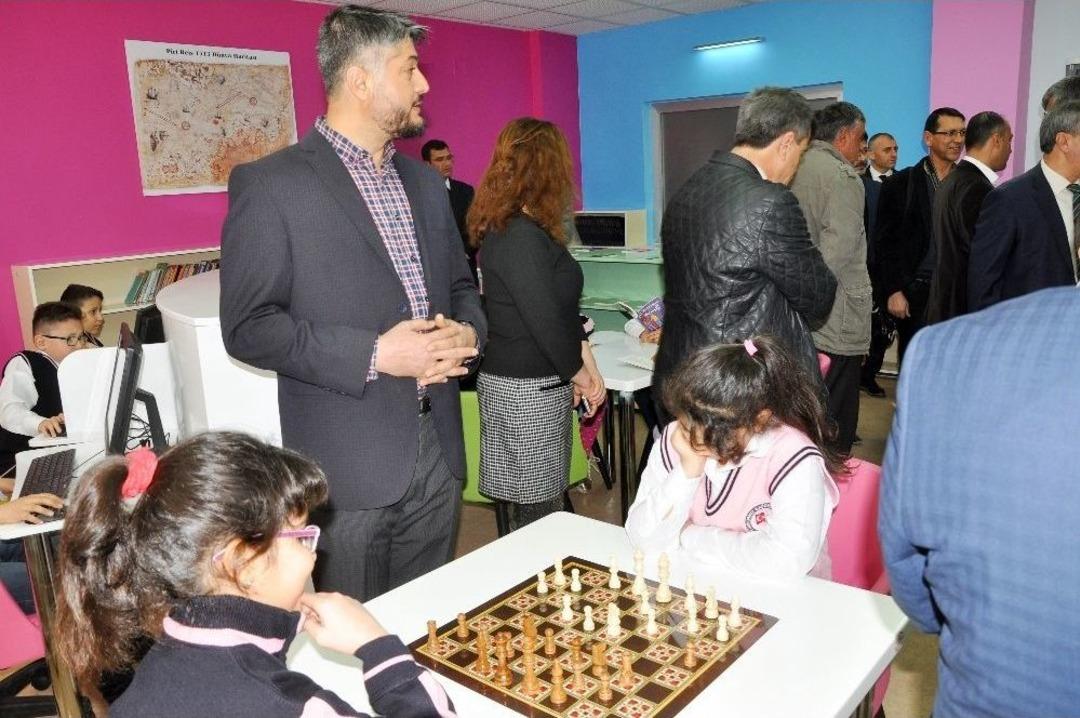 Şehit Polis &Ouml;mer Akcan Zenginleştirilmiş K&uuml;t&uuml;phanesi A&ccedil;ıldı