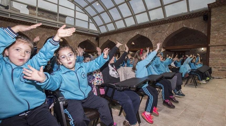 &lsquo;masal Gezginleri&rsquo; &Ccedil;ocuklar İ&ccedil;in Sahnede