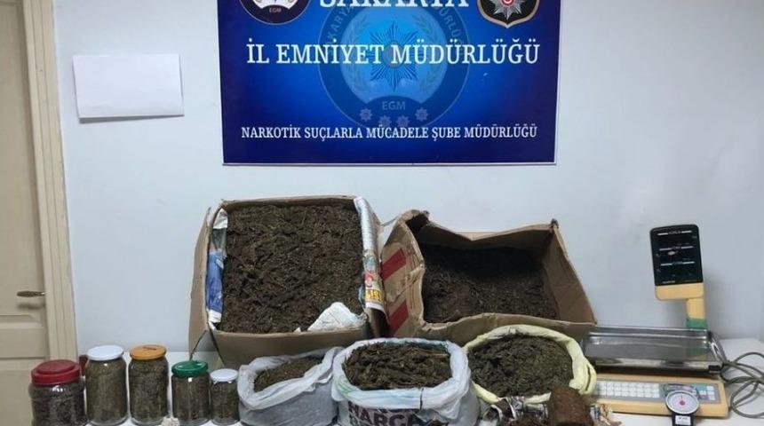 77 Yaşında 16 Kilogram Esrarla Yakalandı