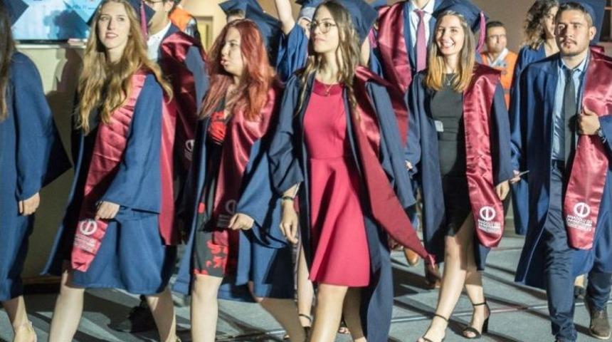 Anadolu &Uuml;niversitesi, Mezuniyet T&ouml;renlerinin Kapanışını Eğitim Fak&uuml;ltesi İle Yaptı