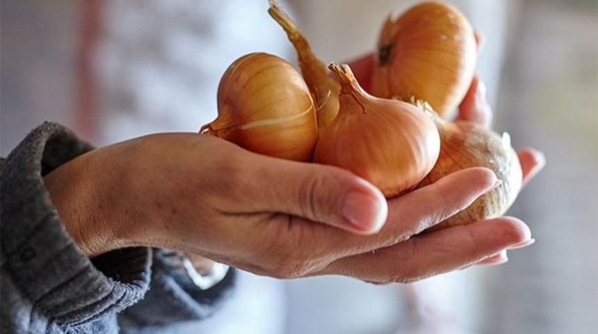 Soyarken G&ouml;zlerden Yaş Getiren, Lezzetiyle G&uuml;ld&uuml;ren Sebze; Soğan