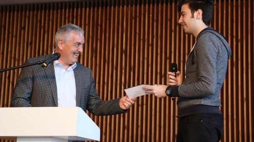 Ey&uuml;psultan&rsquo;da &Ouml;ğrencilere Eğitim Desteği