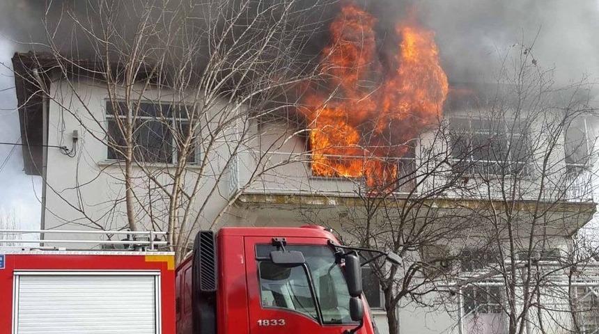 Pazarlar&rsquo;da Ev Yangını