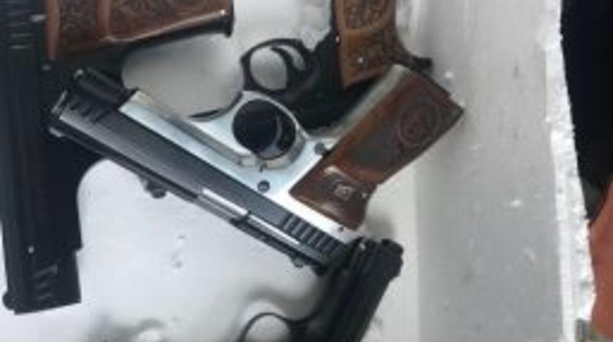 Balık Kutusu İ&ccedil;inde Silah Ka&ccedil;ak&ccedil;ılığına Su&ccedil;&uuml;st&uuml;