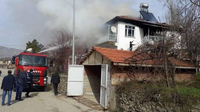 Pazarlar&rsquo;da Ev Yangını 1