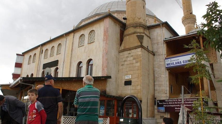 Ankara&rsquo;da Cami Minaresine Yıldırım İsabet Etti