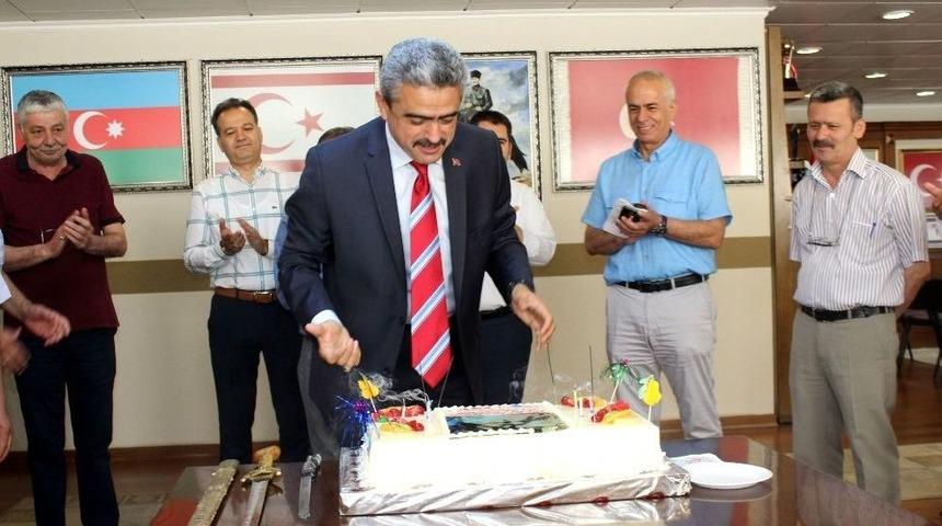 Başkan Alıcık&rsquo;a S&uuml;rpriz Doğum G&uuml;n&uuml;