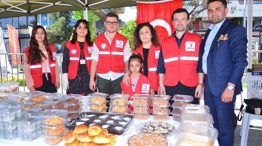 &Uuml;niversite &Ouml;ğrencileri Afrin&rsquo;e Destek İ&ccedil;in Kermes D&uuml;zenledi.