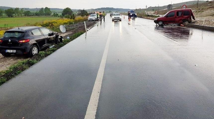 Tavşanlı&rsquo;da Trafik Kazası: 3 Yaralı