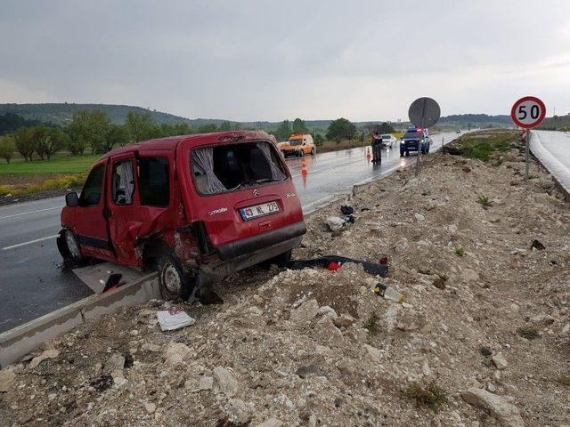 Tavşanlı’da Trafik Kazası: 3 Yaralı