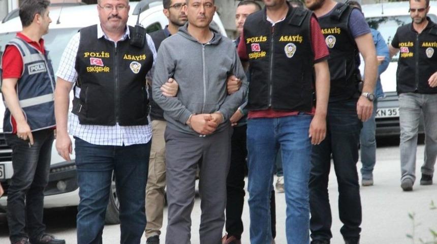 Biri Polis &Uuml;niformalı Gasp&ccedil;ılar Adliyede