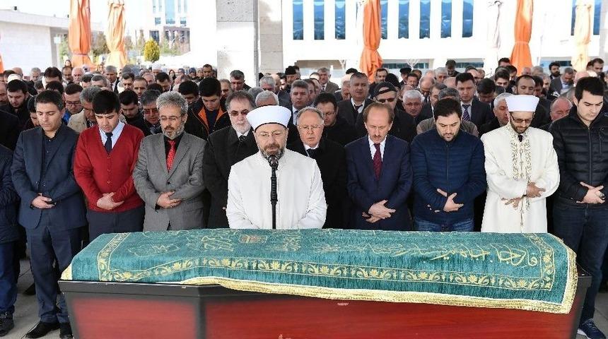 Diyanet İşleri Başkanı Erbaş, İzzet Tosun&rsquo;un Cenaze Namazını Kıldırdı