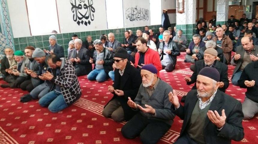 G&uuml;m&uuml;şkonak Mahallesinde T&uuml;m Şehitler İ&ccedil;in Mevlit Okundu