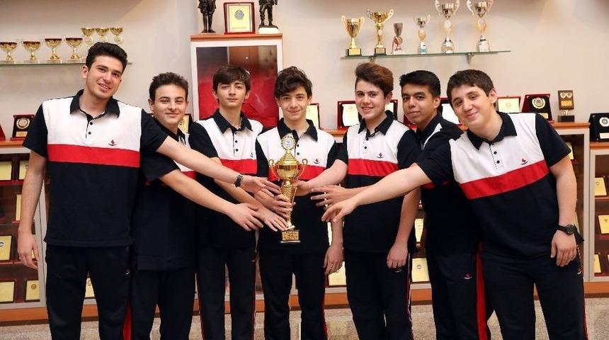 Sanko Okulları Y&uuml;zme Takımları İl Birincisi Oldu