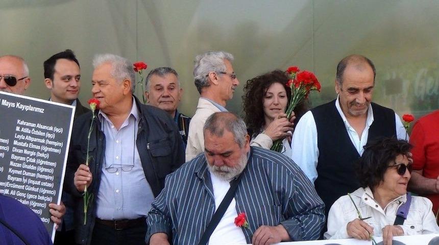 1 Mayıs 1977&rsquo;de Hayatını Kaybedenler Kazancı Yokuşu&rsquo;nda Karanfillerle Anıldı