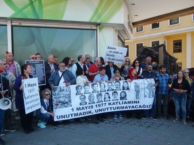 1 Mayıs 1977&rsquo;de Hayatını Kaybedenler Kazancı Yokuşu&rsquo;nda Karanfillerle Anıldı 1