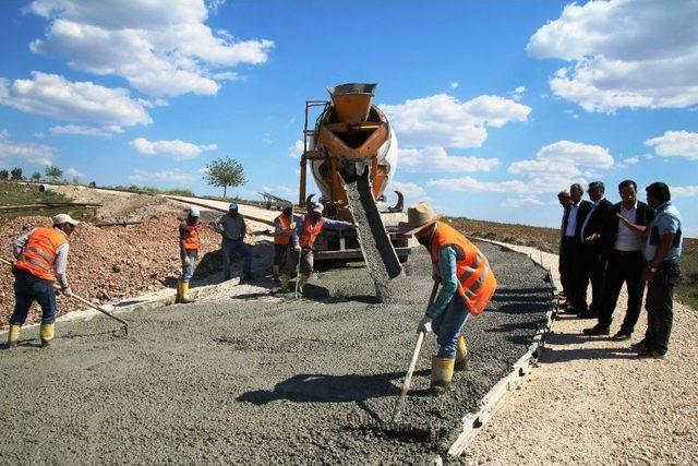 Hilvan&rsquo;da Beton Yol Uygulama &Ccedil;alışmaları S&uuml;r&uuml;yor 1