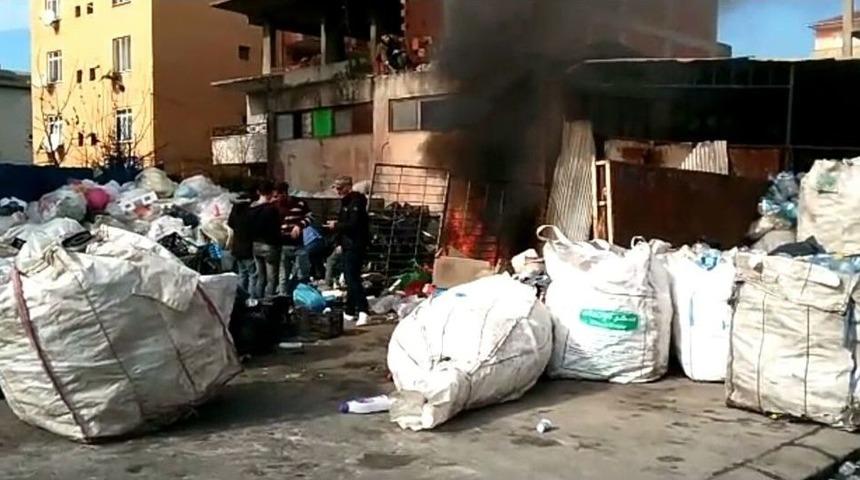 Hurdalıkta &Ccedil;ıkan Yangın İtfaiye Ekiplerini Alarma Ge&ccedil;irdi