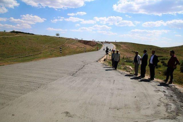 Hilvan&rsquo;da Beton Yol Uygulama &Ccedil;alışmaları S&uuml;r&uuml;yor 2