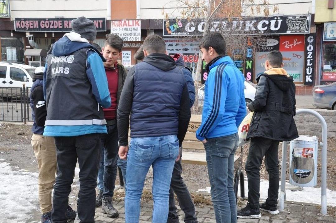 Kars&rsquo;t Polis Okul &Ouml;nlerinde U&ccedil;urtmuyor