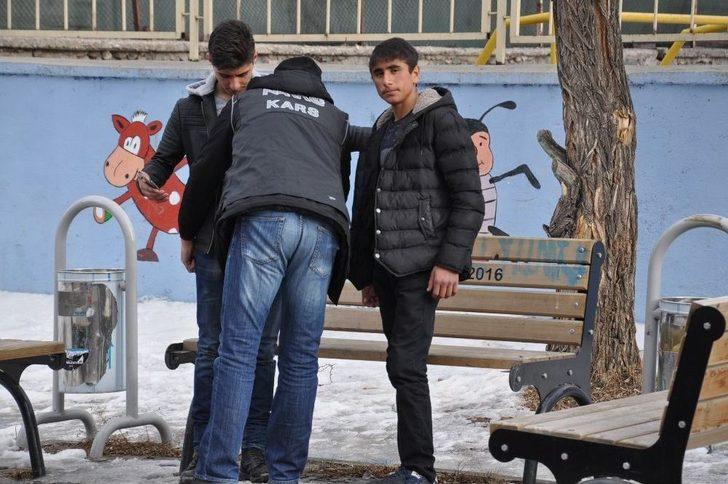 Kars’t Polis Okul Önlerinde Uçurtmuyor G1